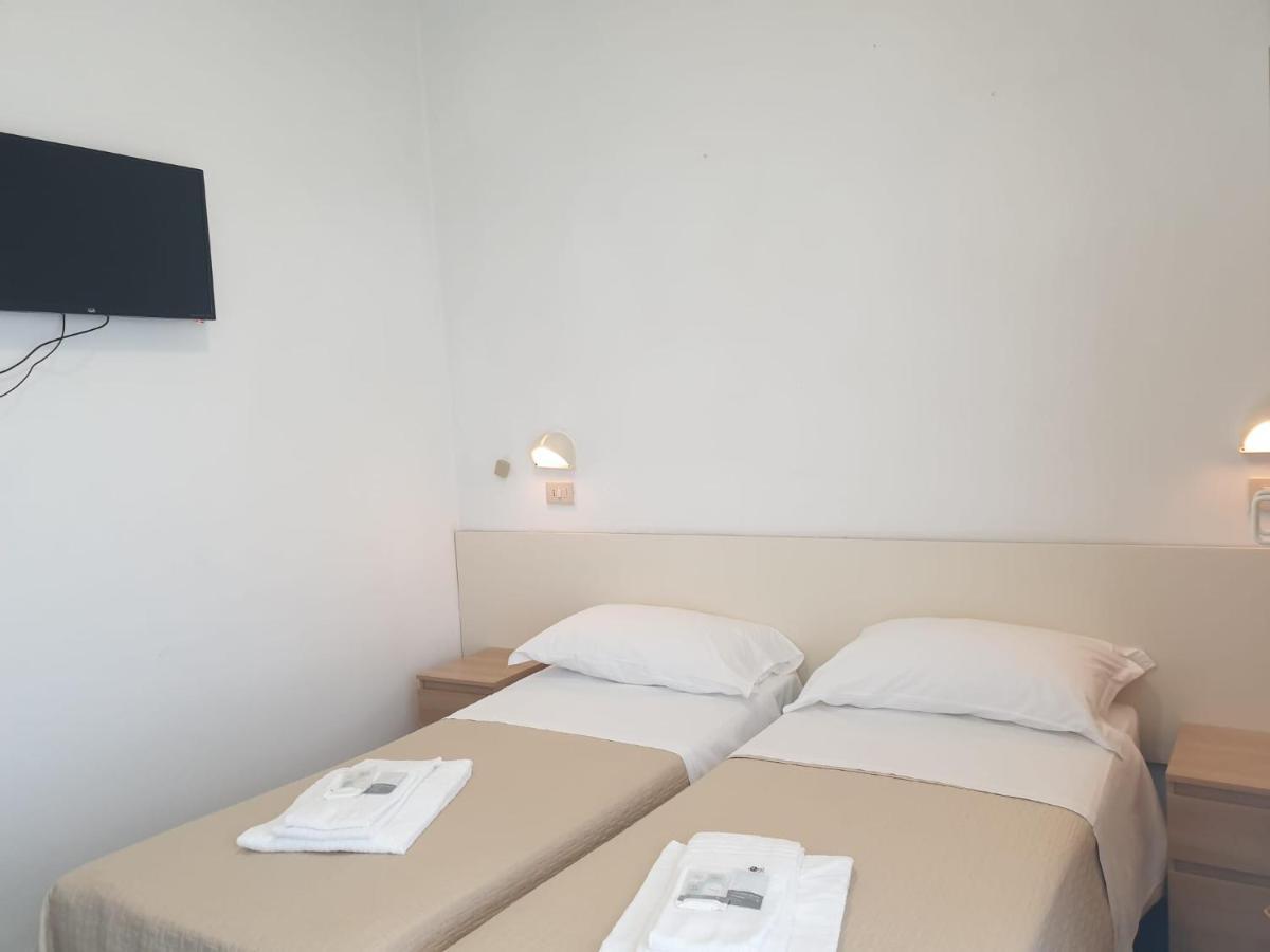 Hotel Baden Baden Ρίμινι Εξωτερικό φωτογραφία