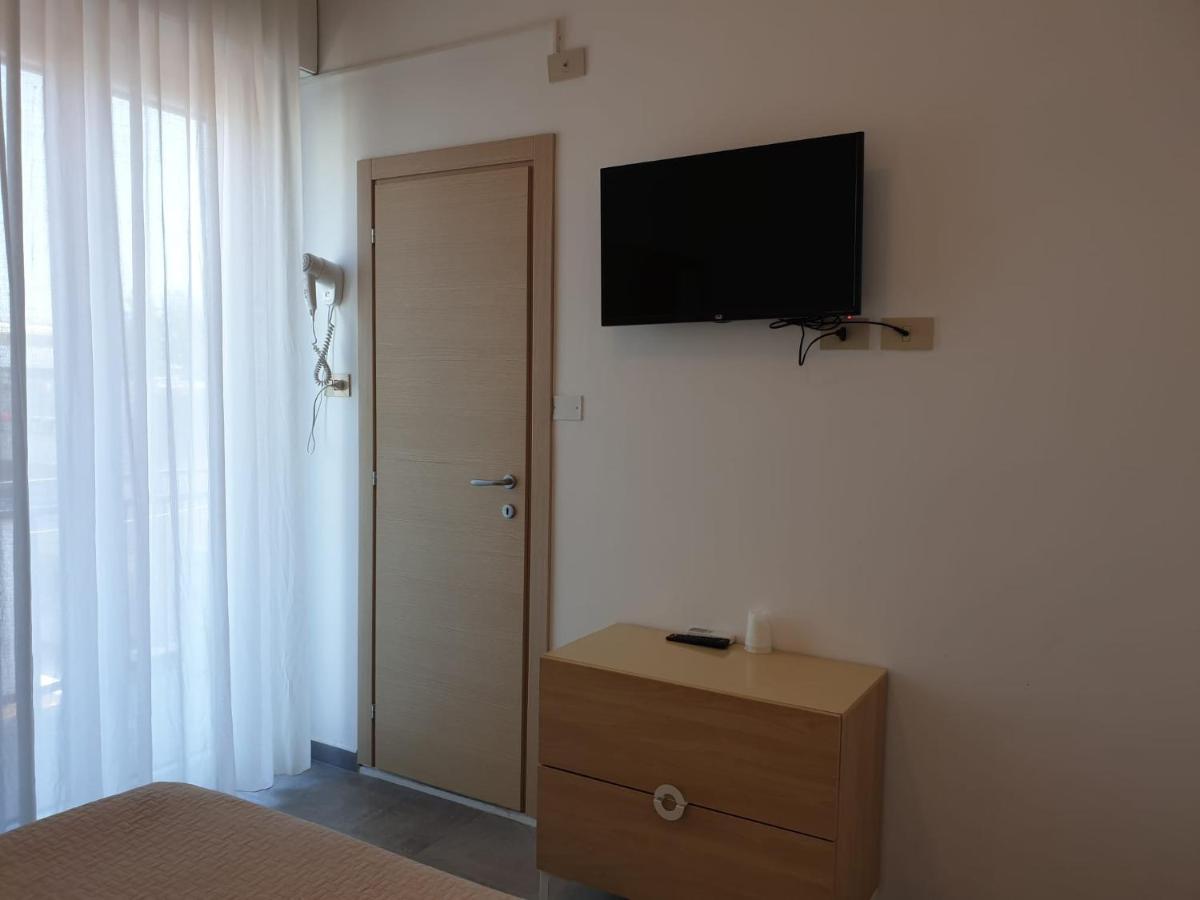 Hotel Baden Baden Ρίμινι Εξωτερικό φωτογραφία