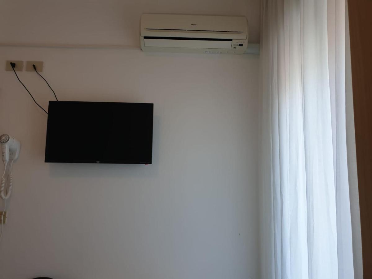 Hotel Baden Baden Ρίμινι Εξωτερικό φωτογραφία