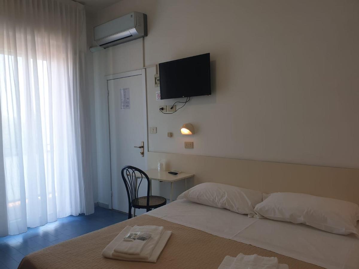 Hotel Baden Baden Ρίμινι Εξωτερικό φωτογραφία